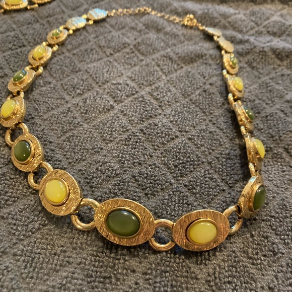 Green/Textured Gold Set - Picture 2 of 8